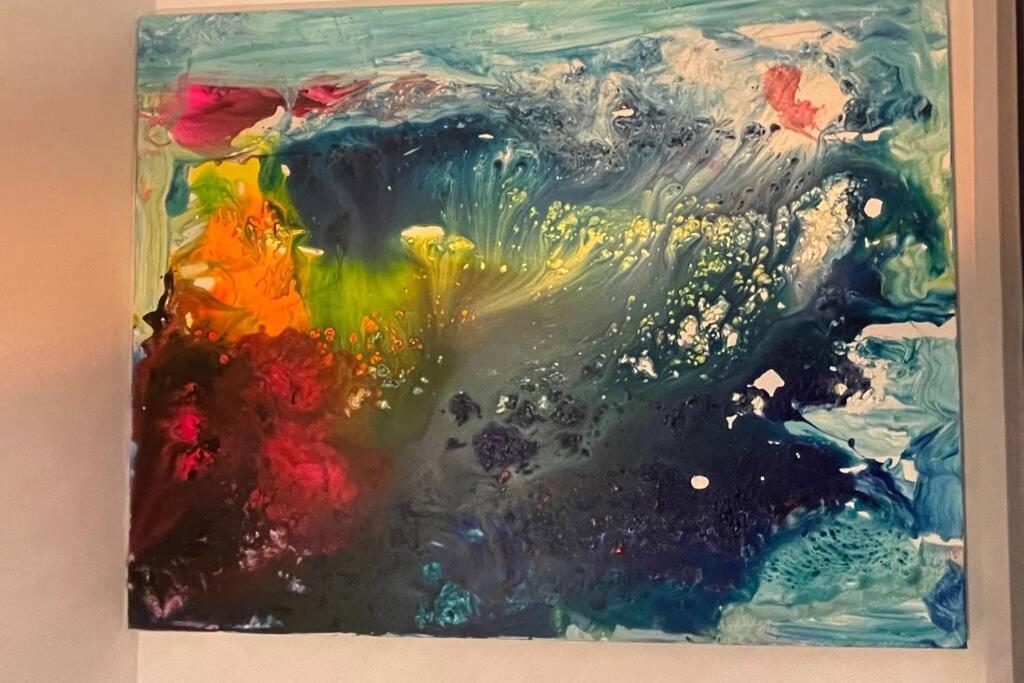 Apartment Happiness By Nicole Jutka, Visual Artist Олимп Екстериор снимка